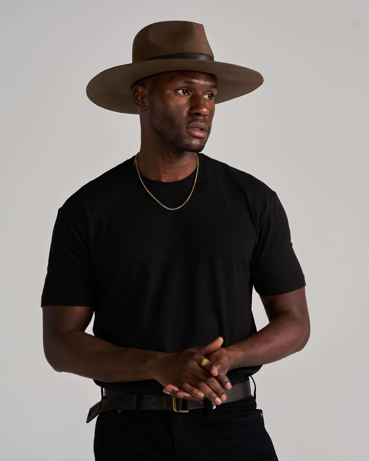 Maxim Hat, Terra